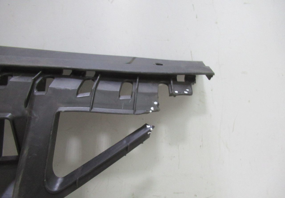 Накладка передней панели Hyundai Solaris 2 oem 86361H5000 (слом.мал.часть)