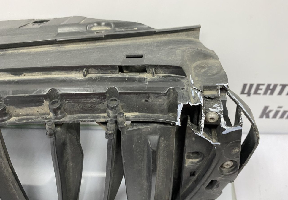 Заслонка решетки (жалюзи) BMW 5 G30 OEM 51747474368