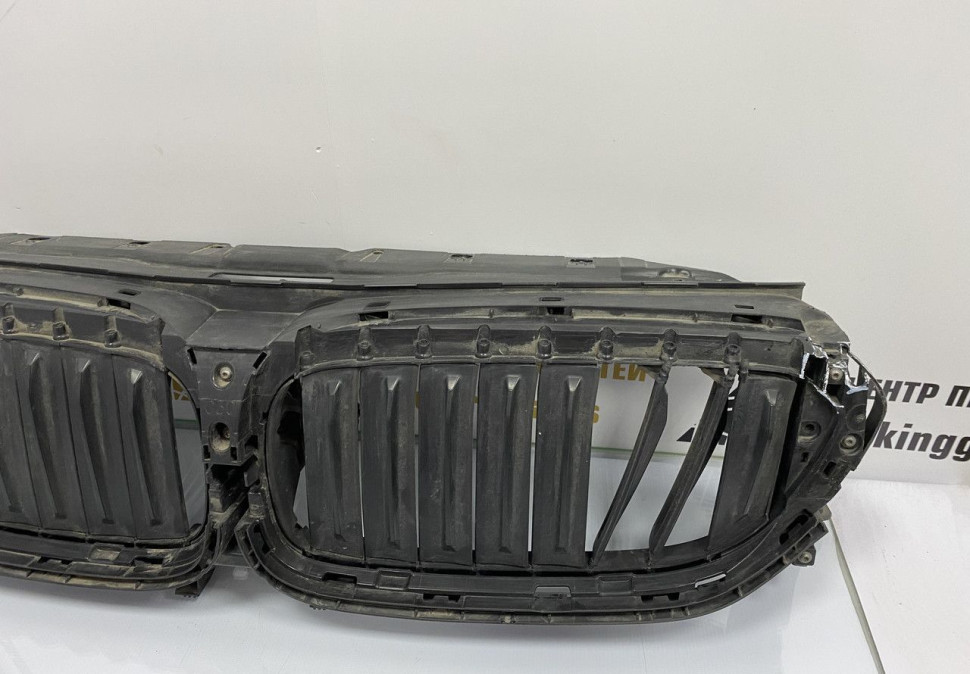 Заслонка решетки (жалюзи) BMW 5 G30 OEM 51747474368