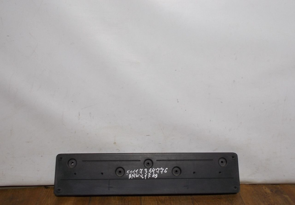 Подиум номерного знака бу BMW X1 F48 OEM 51117354776
