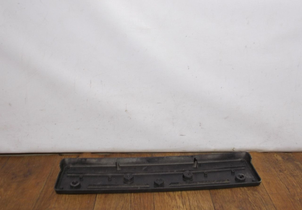 Подиум номерного знака бу BMW X1 F48 OEM 51117354776
