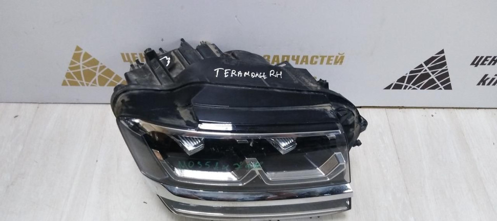 Фара правая LED Volkswagen Teramont 2017 oem 3CN941036B
