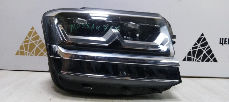 Фара правая LED Volkswagen Teramont 2017 oem 3CN941036B