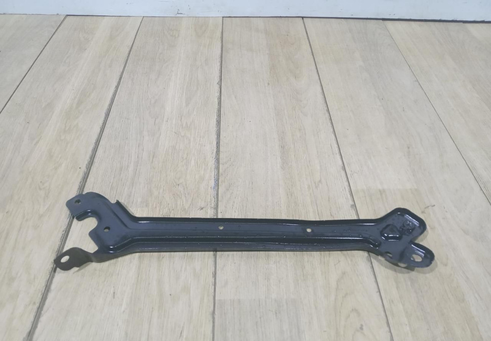 Кронштейн передней панели правый бу Skoda Superb 3 OEM 3V0806930 Кронштейн передней панели правый бу Skoda Superb 3 OEM 3V0806930