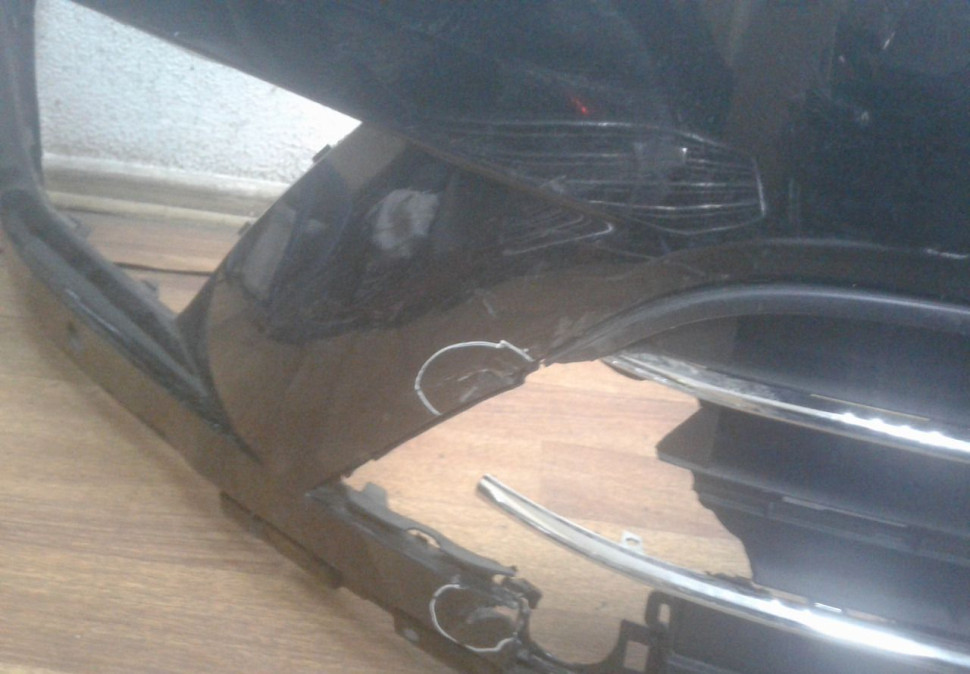 Бампер передний Volkswagen Touareg NF рест oem 7p6807221d (трещина) Бампер передний Volkswagen Touareg NF рест oem 7p6807221d (трещина)