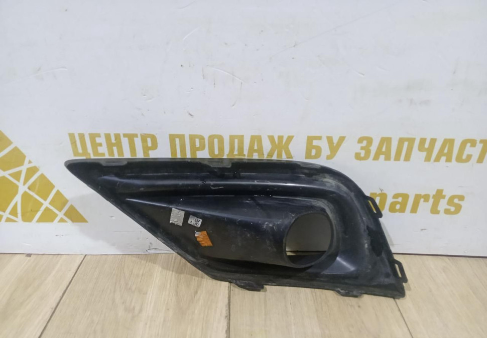 Решетка бампера правая бу Renault Arkana OEM 261A22688R