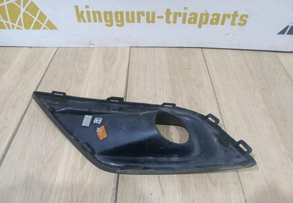 Решетка бампера правая бу Renault Arkana OEM 261A22688R