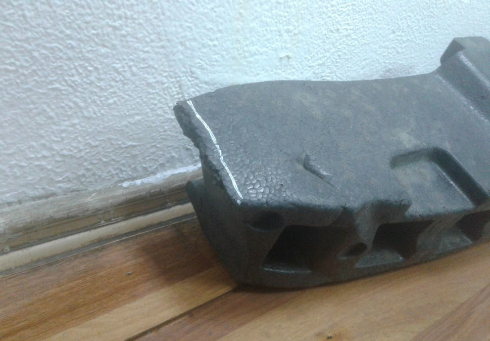 Абсорбер переднего бампера Volkswagen Tiguan (11-16) oem 5n0807248b (слом.часть)
