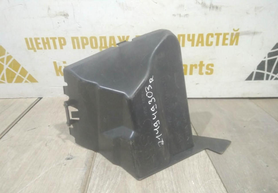Дефлектор радиатора правый бу Renault Duster oem 214949303R