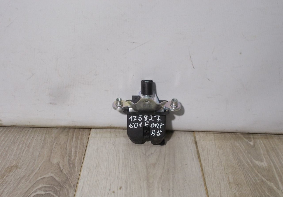 Замок крышки багажника бу Skoda Octavia A5 OEM 1Z0827501E