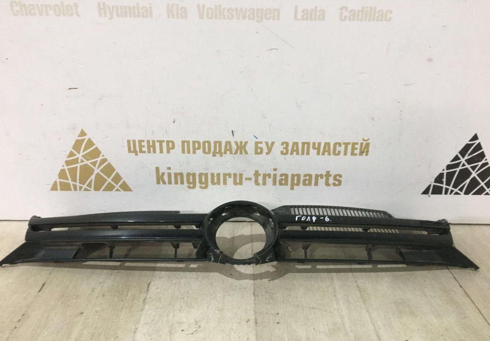 Решетка радиатора Volkswagen Golf 6 2012 OEM 5K0853651