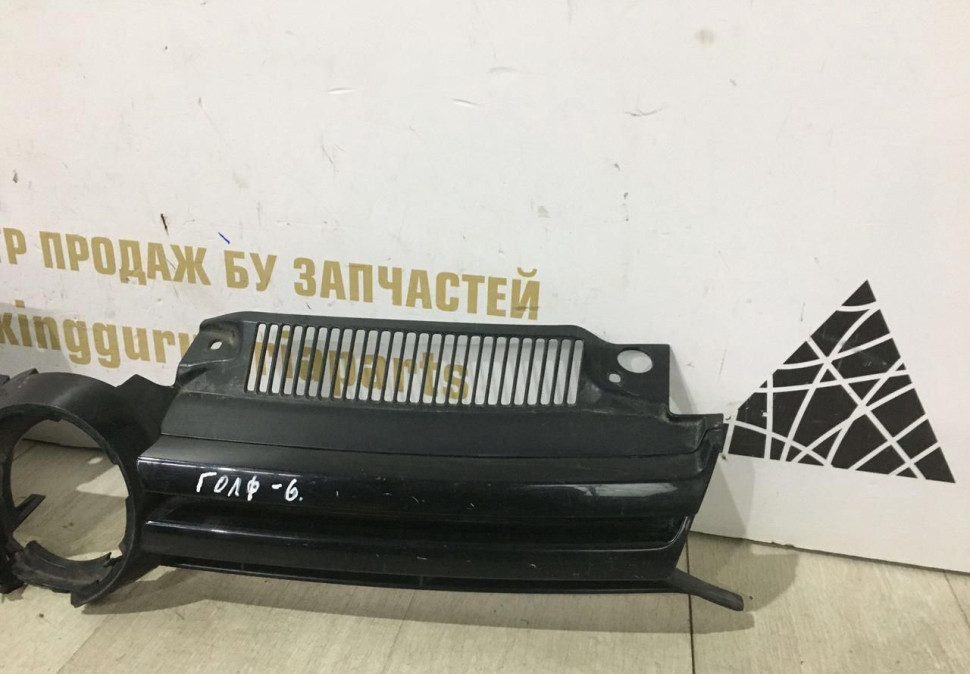 Решетка радиатора Volkswagen Golf 6 2012 OEM 5K0853651