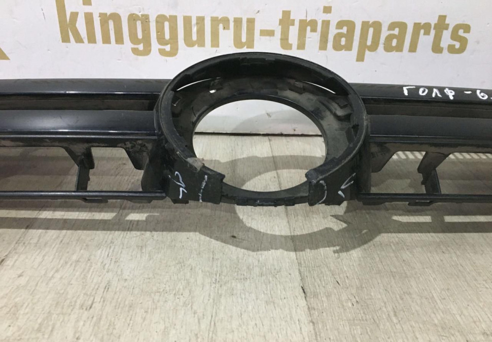 Решетка радиатора Volkswagen Golf 6 2012 OEM 5K0853651