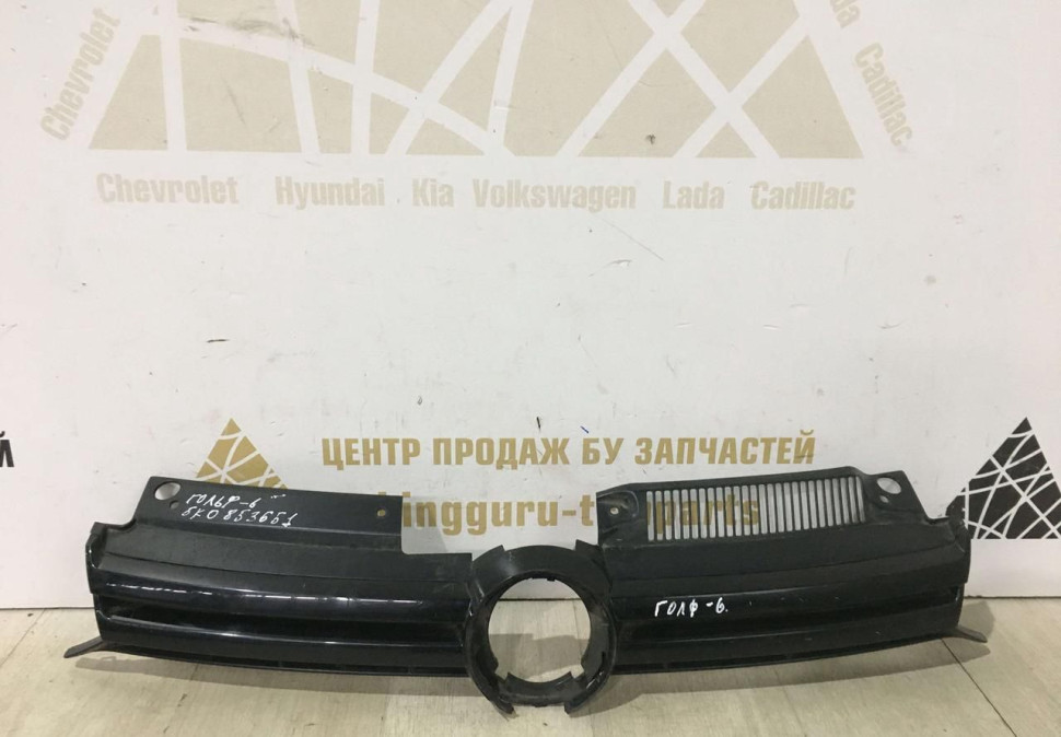 Решетка радиатора Volkswagen Golf 6 2012 OEM 5K0853651