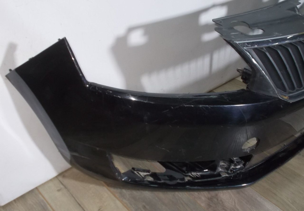 Бампер передний бу Skoda Rapid OEM 60U807221F