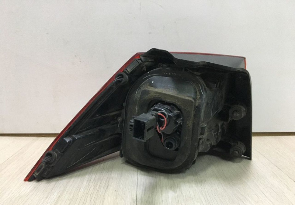 Фонарь правый внешний Volkswagen Golf 7 oem 5g0945096f (трещ.на стекл.)