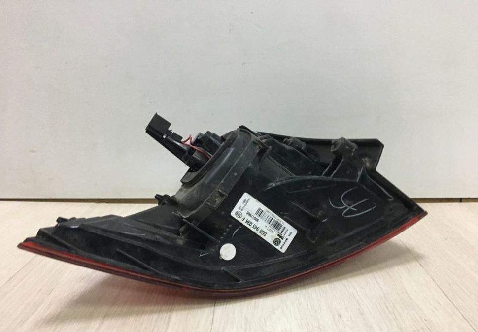 Фонарь правый внешний Volkswagen Golf 7 oem 5g0945096f (трещ.на стекл.)