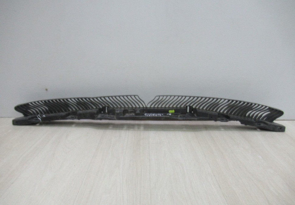 Кронштейн заднего бампера Volkswagen Tiguan 2 oem 5nr807863 (трещины)