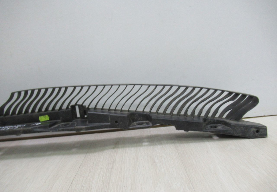 Кронштейн заднего бампера Volkswagen Tiguan 2 oem 5nr807863 (трещины)