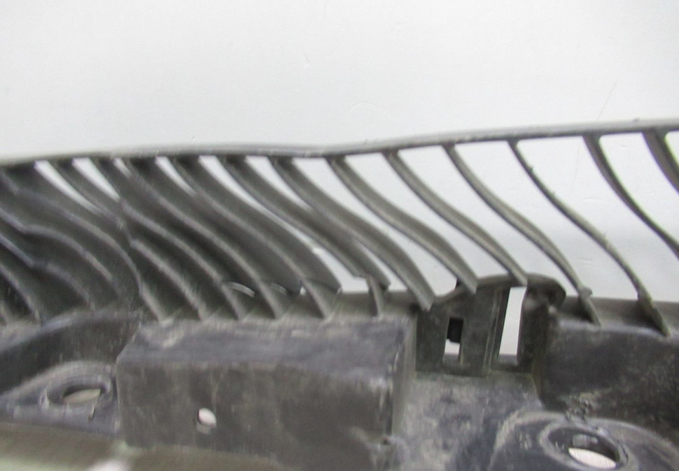 Кронштейн заднего бампера Volkswagen Tiguan 2 oem 5nr807863 (трещины)