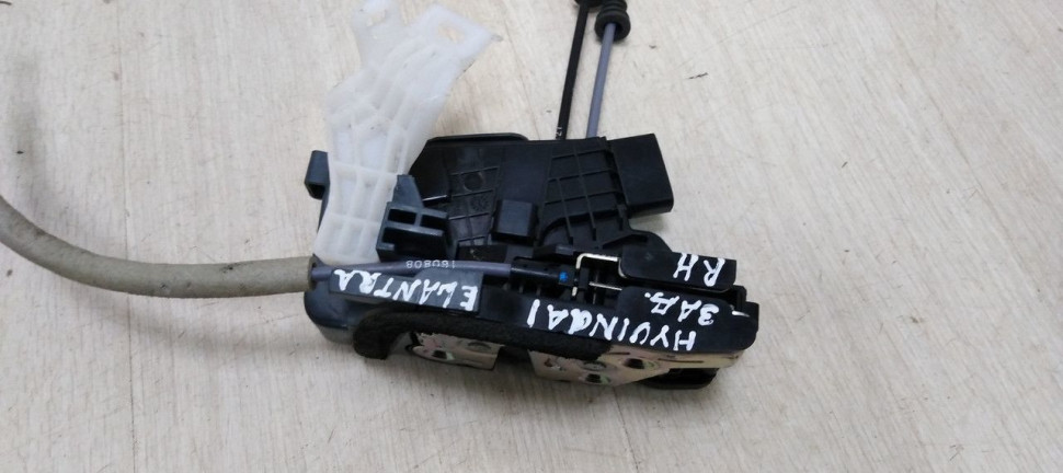 Замок двери задний правый Hyundai Elantra 6 AD 2016> oem 81420F2000 Замок двери задний правый Hyundai Elantra 6 AD 2016> oem 81420F2000