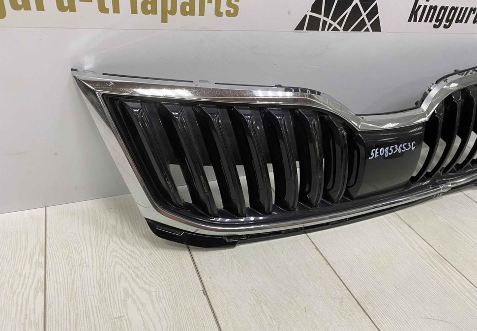 Решетка радиатора Skoda Octavia A7 рестайлинг OEM 5E0853653C