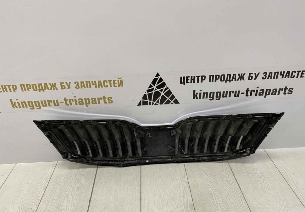 Решетка радиатора Skoda Octavia A7 рестайлинг OEM 5E0853653C
