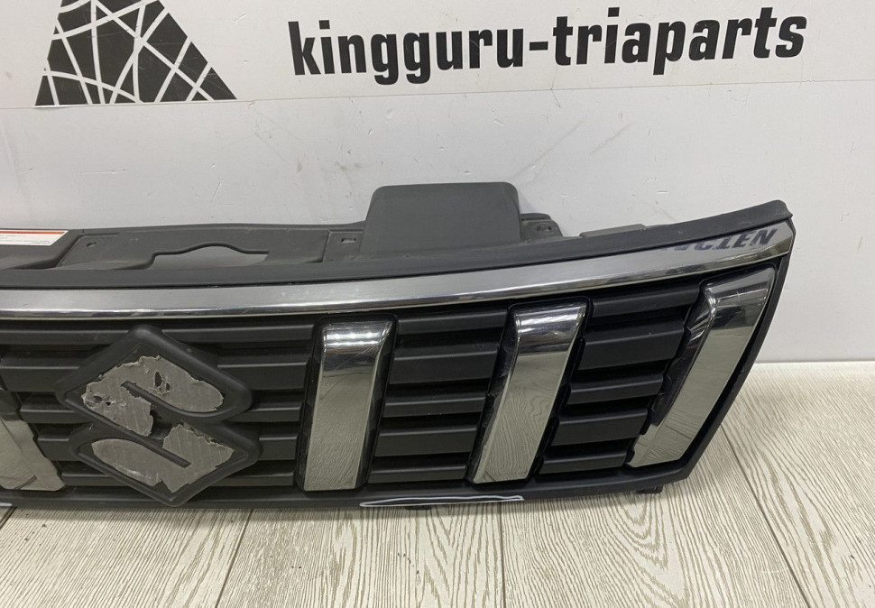 Решетка радиатора Suzuki Vitara 2 рестайлинг OEM 7212186R00