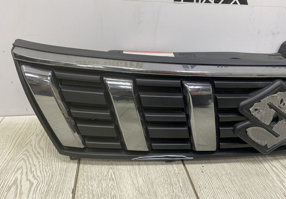 Решетка радиатора Suzuki Vitara 2 рестайлинг OEM 7212186R00