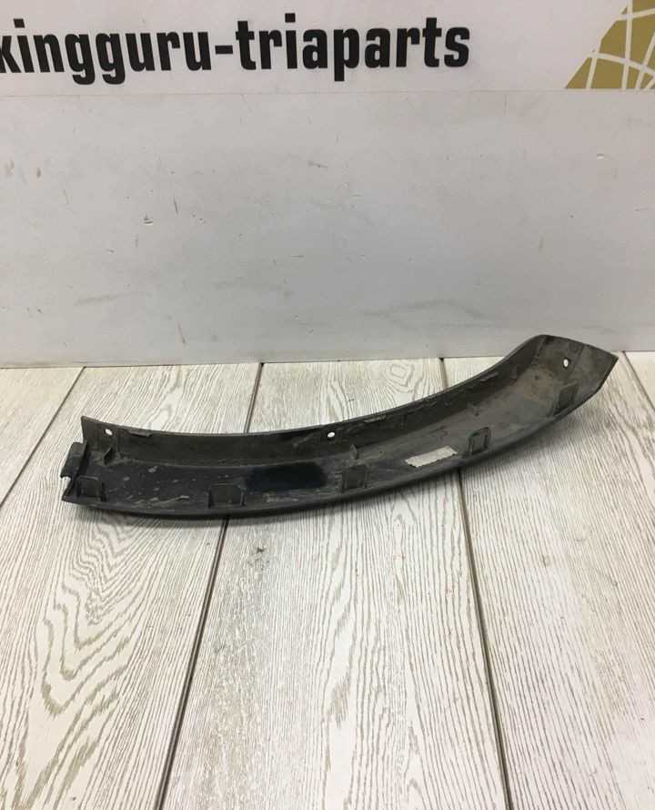 Молдинг бампера передний правый Renault Sandero Stepway 2 OEM 960163765R