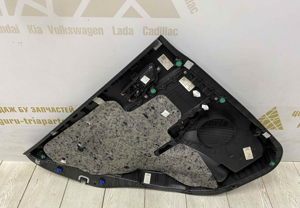 Обивка двери задняя правая Hyundai Creta 2016 OEM 83302M0000