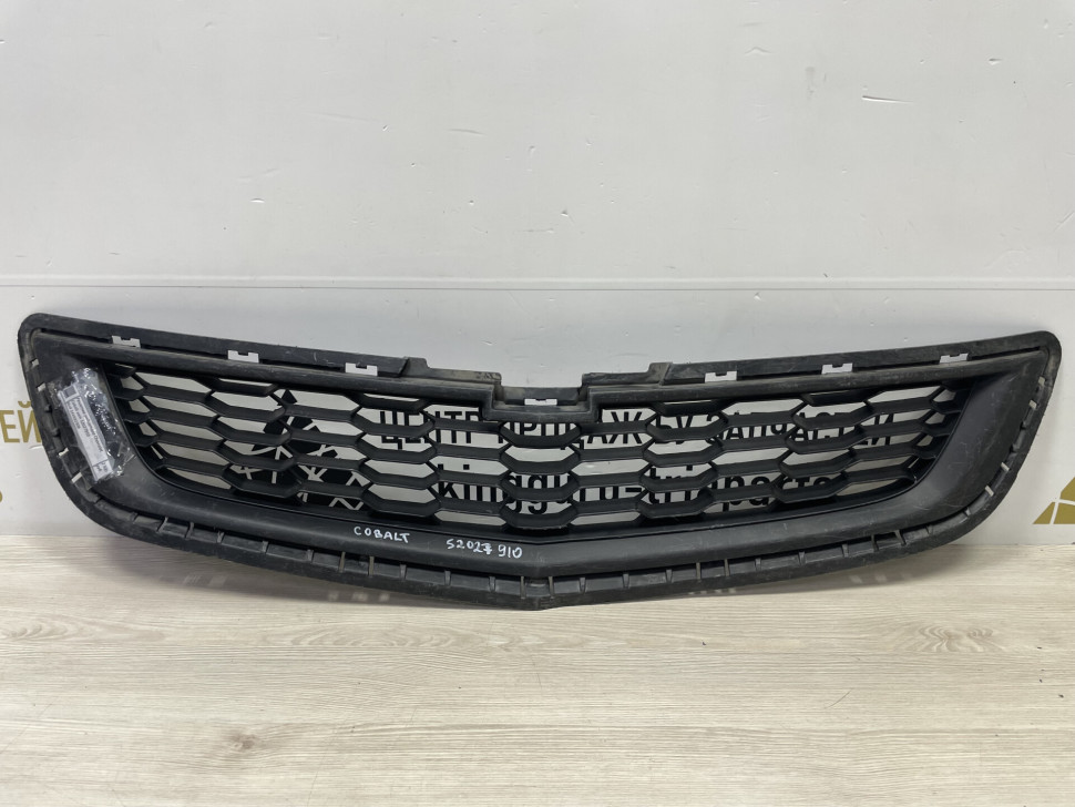 Решетка радиатора Chevrolet Cobalt oem 52027910