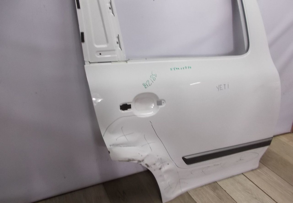 Дверь задняя правая бу Skoda Yeti OEM 5L0833052