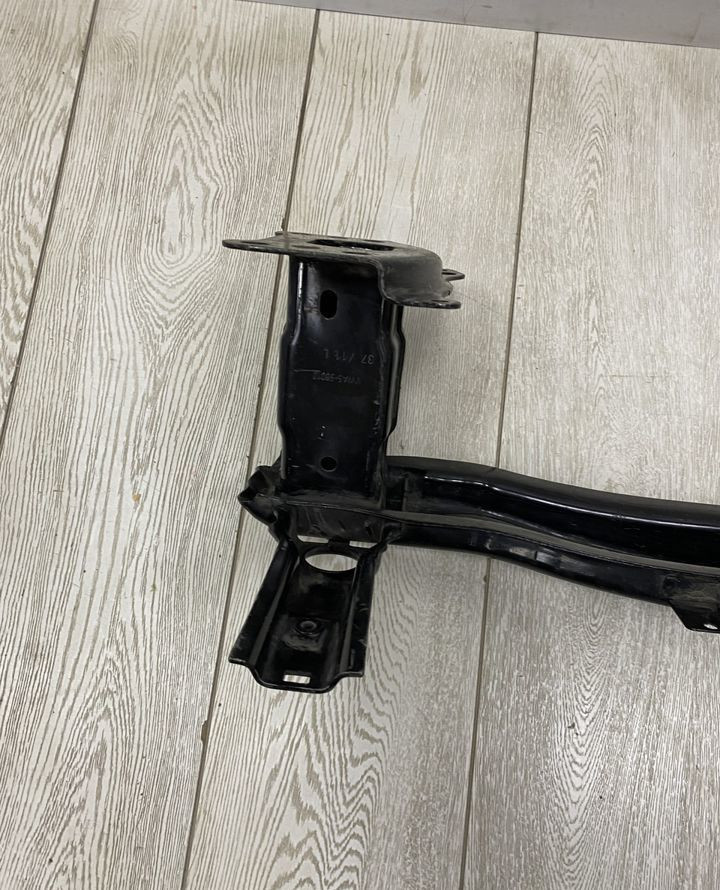 Усилитель переднего бампера Volkswagen Touran 2 oem 1t0807109 Усилитель переднего бампера Volkswagen Touran 2 oem 1t0807109