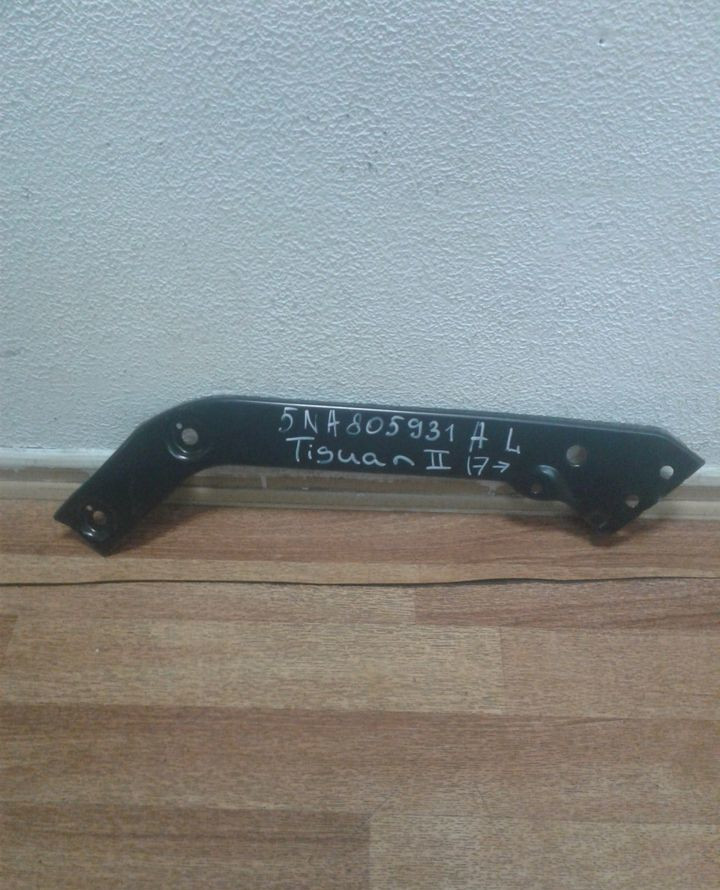 Суппорт фары левый Volkswagen Tiguan 2 (16>) 5na805931
