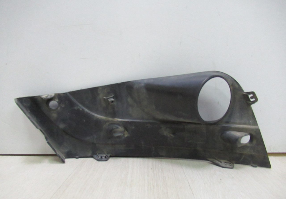 Решетка рамка птф правая Lada Vesta oem 8450008881 (скл-3)