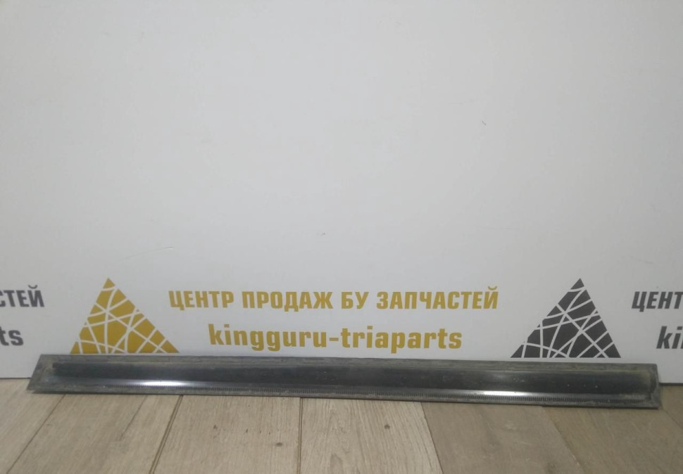 Молдинг двери передний левый бу Skoda Octavia A7 OEM 5E0853517