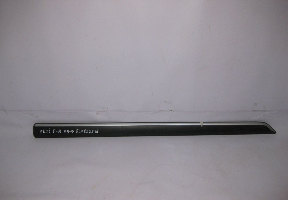 Накладка двери передняя правая Skoda Yeti oem 5l0853536 (скл-3)