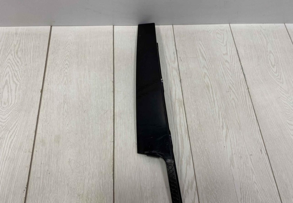 Накладка двери передняя правая Skoda Octavia A7 OEM 5E0837902B