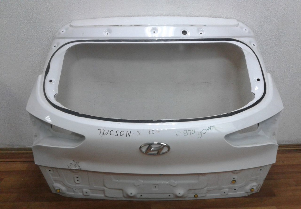 Крышка багажника Hyundai Tucson 3 (мал. вмятина) (скл-3)