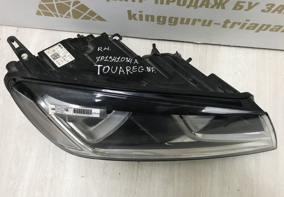Фара правая Volkswagen Touareg NF oem 7p1941034a (слом. 1 крепл. скол) Фара правая Volkswagen Touareg NF oem 7p1941034a (слом. 1 крепл. скол)