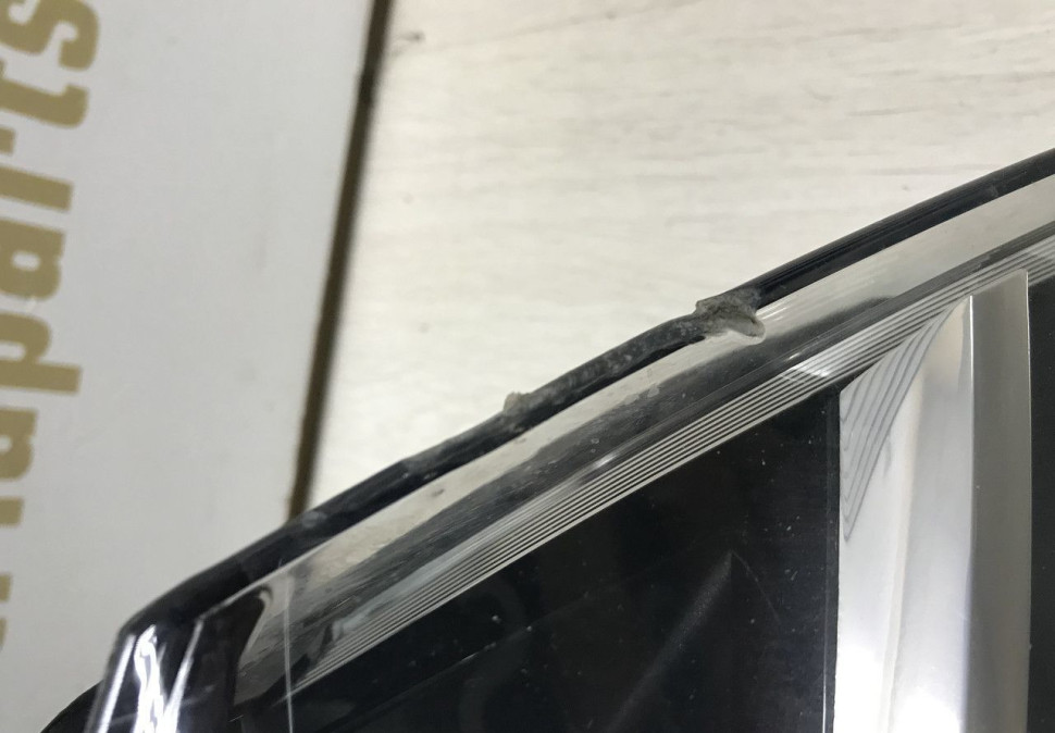 Фара правая Volkswagen Touareg NF oem 7p1941034a (слом. 1 крепл. скол) Фара правая Volkswagen Touareg NF oem 7p1941034a (слом. 1 крепл. скол)