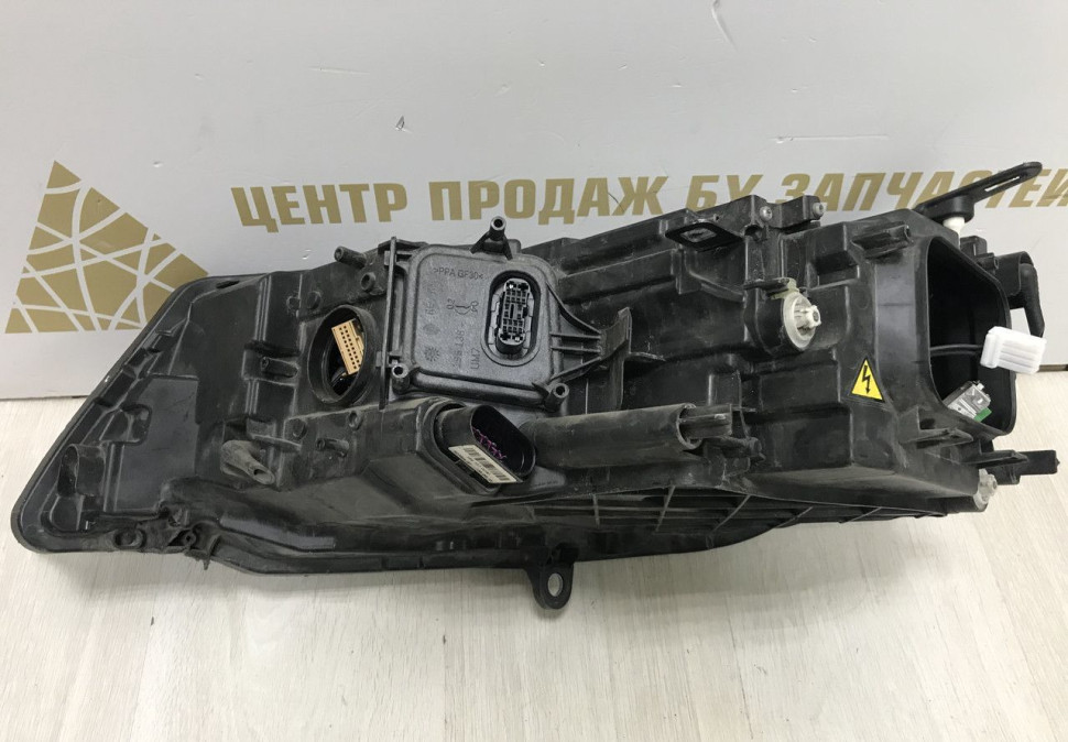 Фара правая Volkswagen Touareg NF oem 7p1941034a (слом. 1 крепл. скол) Фара правая Volkswagen Touareg NF oem 7p1941034a (слом. 1 крепл. скол)