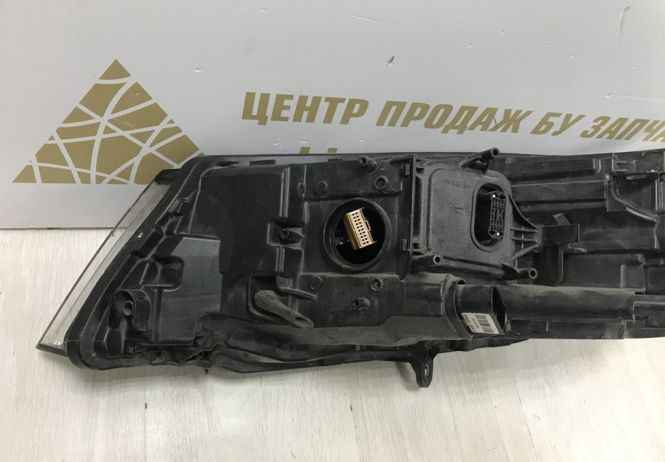 Фара правая Volkswagen Touareg NF oem 7p1941034a (слом. 1 крепл. скол) Фара правая Volkswagen Touareg NF oem 7p1941034a (слом. 1 крепл. скол)