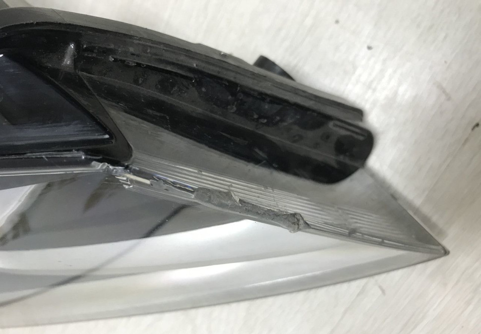 Фара правая Volkswagen Touareg NF oem 7p1941034a (слом. 1 крепл. скол) Фара правая Volkswagen Touareg NF oem 7p1941034a (слом. 1 крепл. скол)