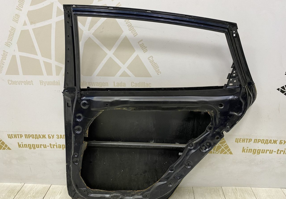 Дверь задняя правая Hyundai Sonata 7 oem 77004C1030