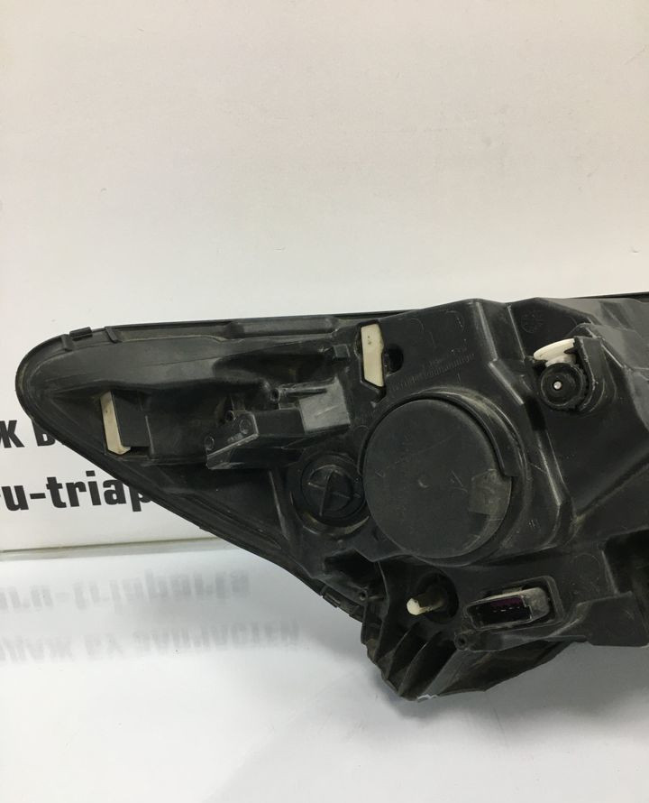 Фара левая Renault Kaptur OEM 260602042R Фара левая Renault Kaptur OEM 260602042R