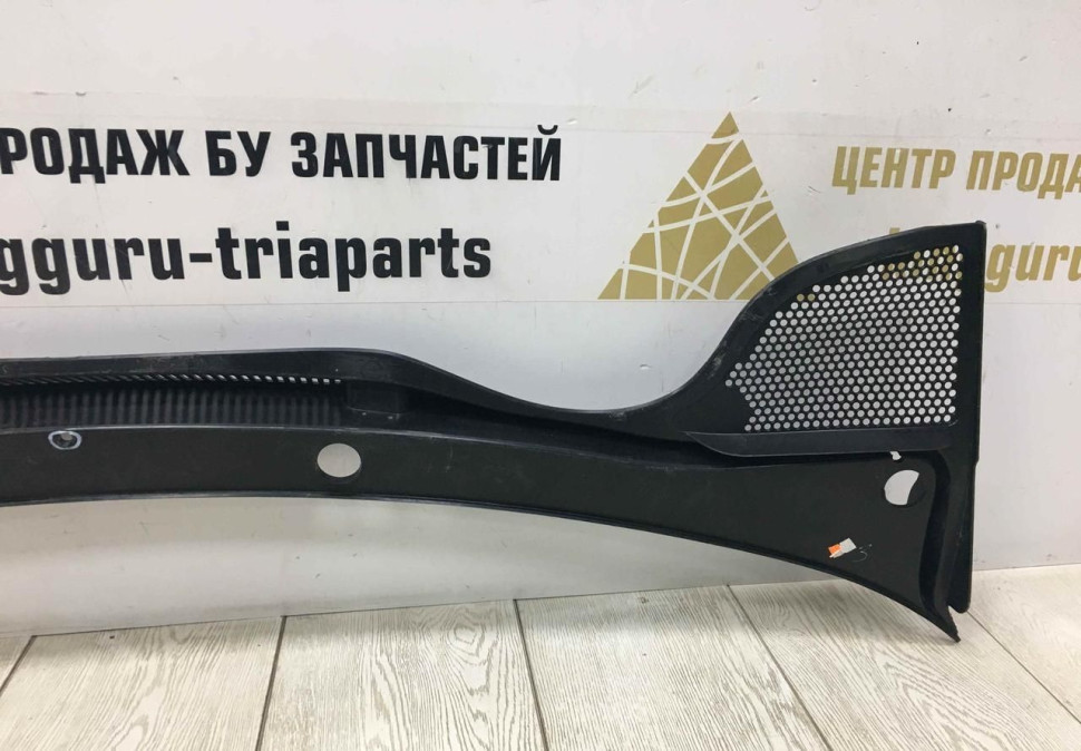 Жабо Volkswagen Polo 5 2009 OEM 6RU819415