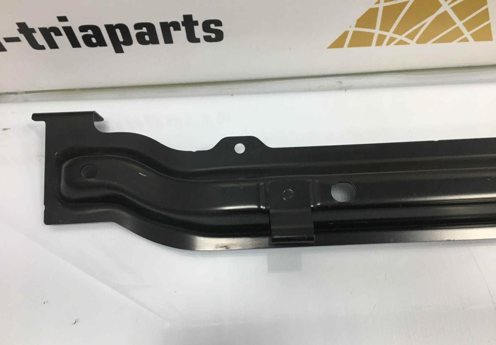 Поперечная балка электрошторки багажного отделения BMW X5 G05 OEM 51477438246