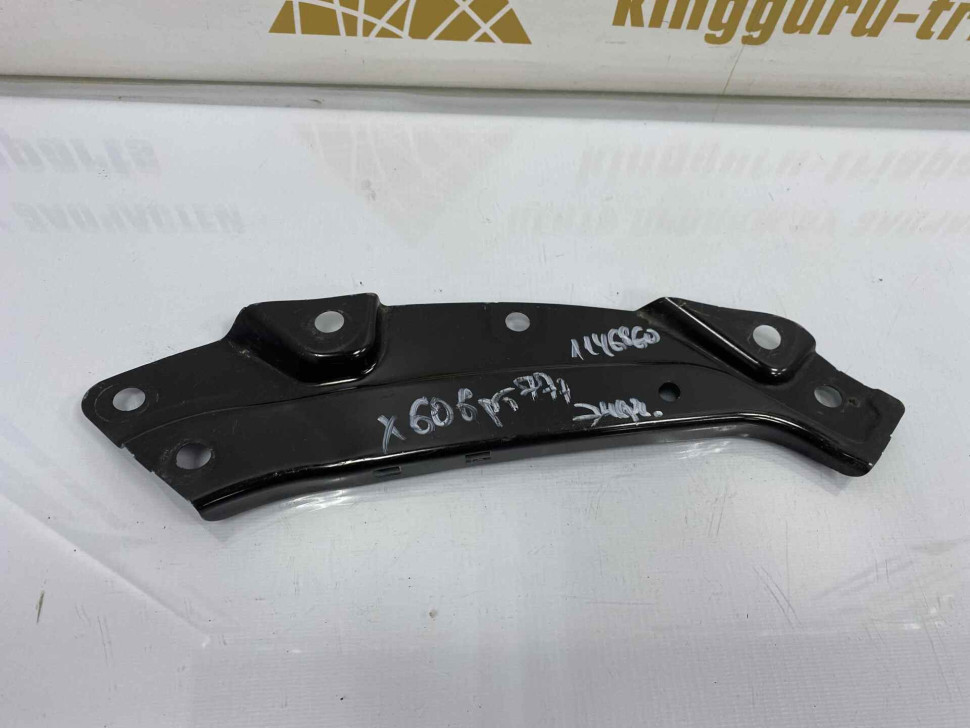 Суппорт фары правый Volkswagen Polo 5 2009 OEM 6R0805932C Суппорт фары правый Volkswagen Polo 5 2009 OEM 6R0805932C